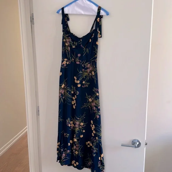 reformation navy blue floral dress Rent Reformation Navy Dress UK 10